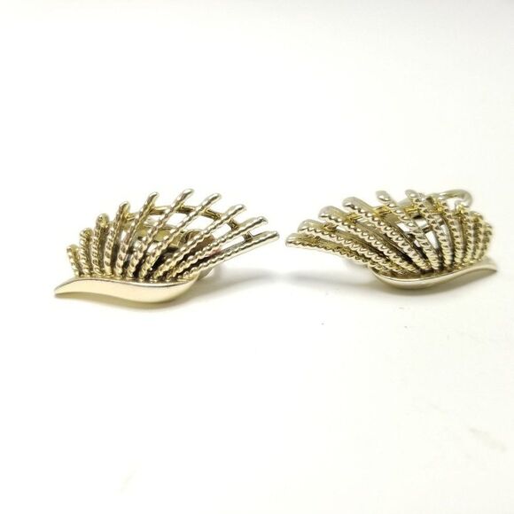 Vintage Coro Gold Tone Wing Shape Clip On Earrings, Retro 70s Design, Estate - Picture 2 of 6